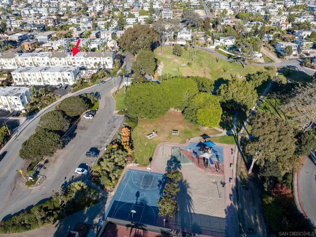 2140 Orinda Dr E, Cardiff By The Sea, California 92007 home-pic-22