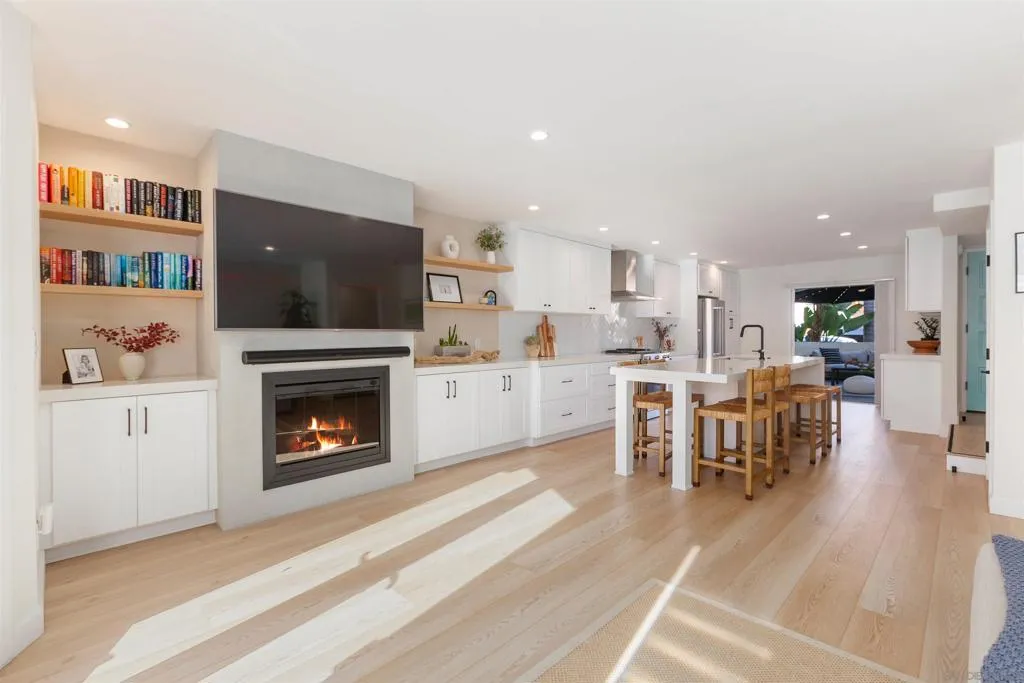 2140 Orinda Dr E, Cardiff By The Sea, California 92007 home-pic-8