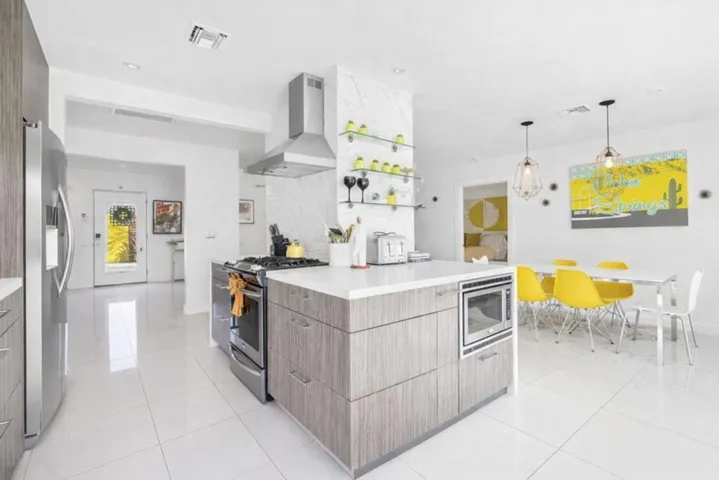 90ED727D-6DFB-4CEA-A93B-D95DAD901CC6