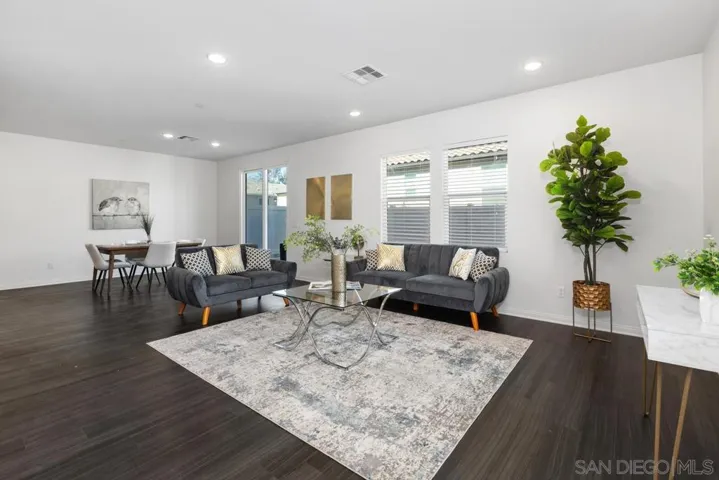 8612 Arlington Way, Santee, California 92071