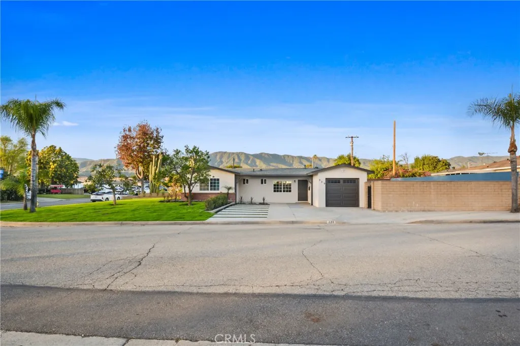 339 W Mauna Loa Avenue, Glendora, California 91740 home-pic-1