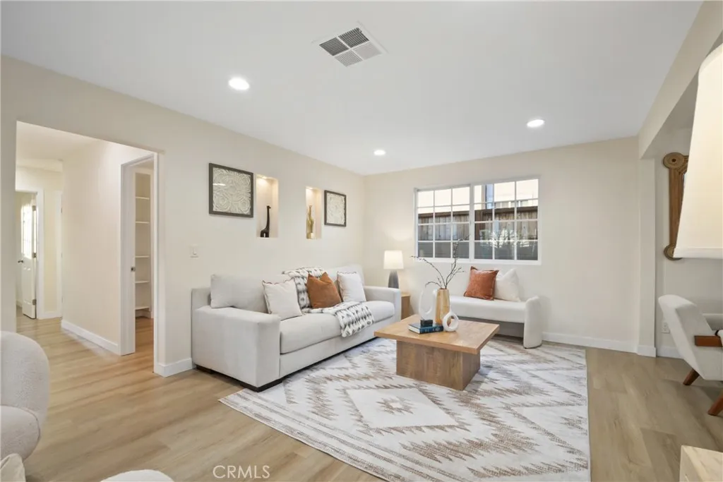 339 W Mauna Loa Avenue, Glendora, California 91740 home-pic-16