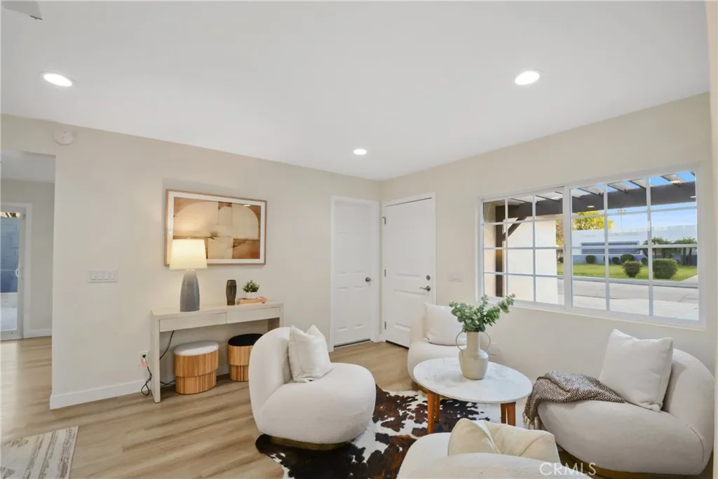 339 W Mauna Loa Avenue, Glendora, California 91740 home-pic-12