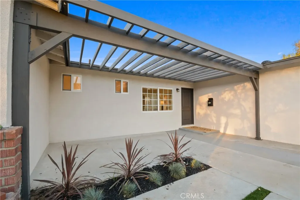 339 W Mauna Loa Avenue, Glendora, California 91740 home-pic-3