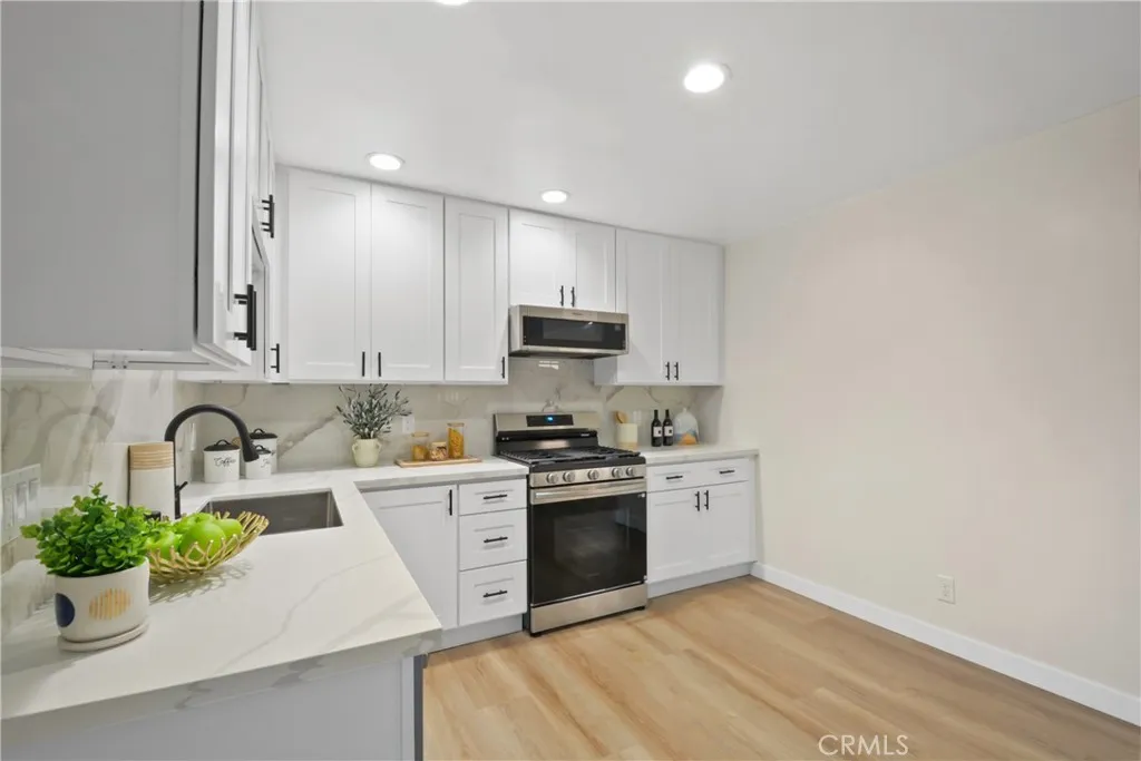 339 W Mauna Loa Avenue, Glendora, California 91740 home-pic-20