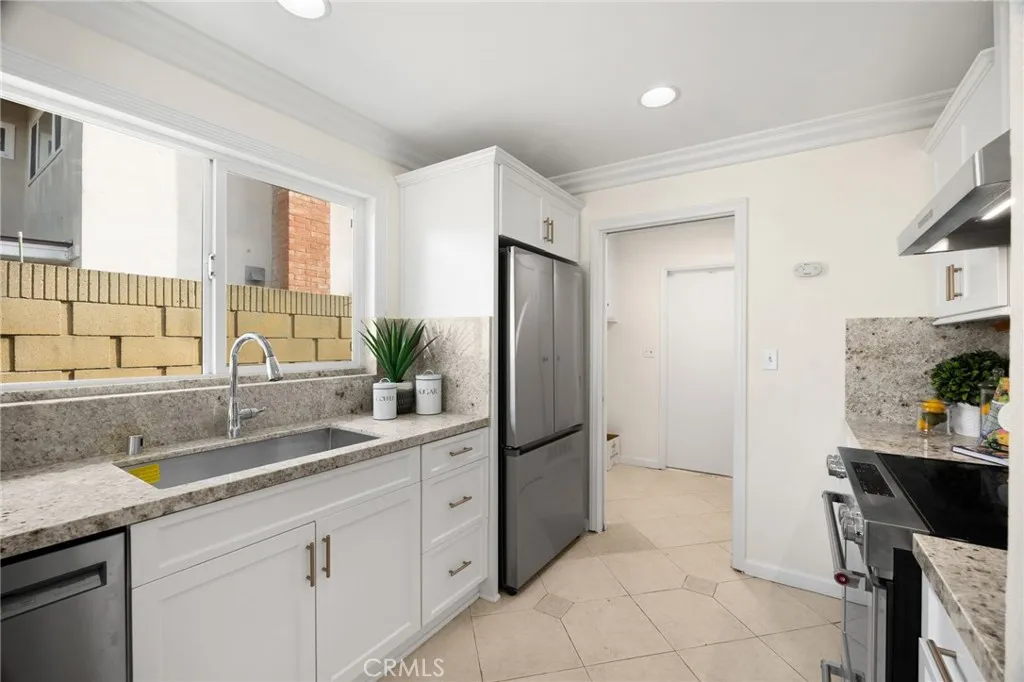 6781 Bridgewater, Huntington Beach, California 92647 home-pic-19