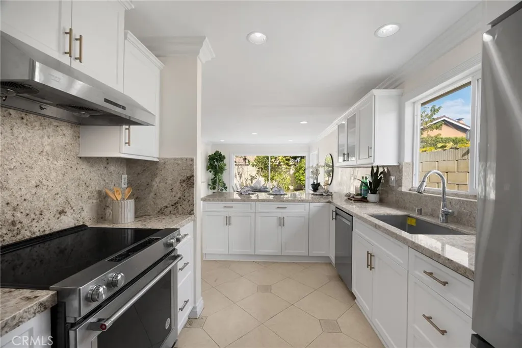 6781 Bridgewater, Huntington Beach, California 92647 home-pic-21