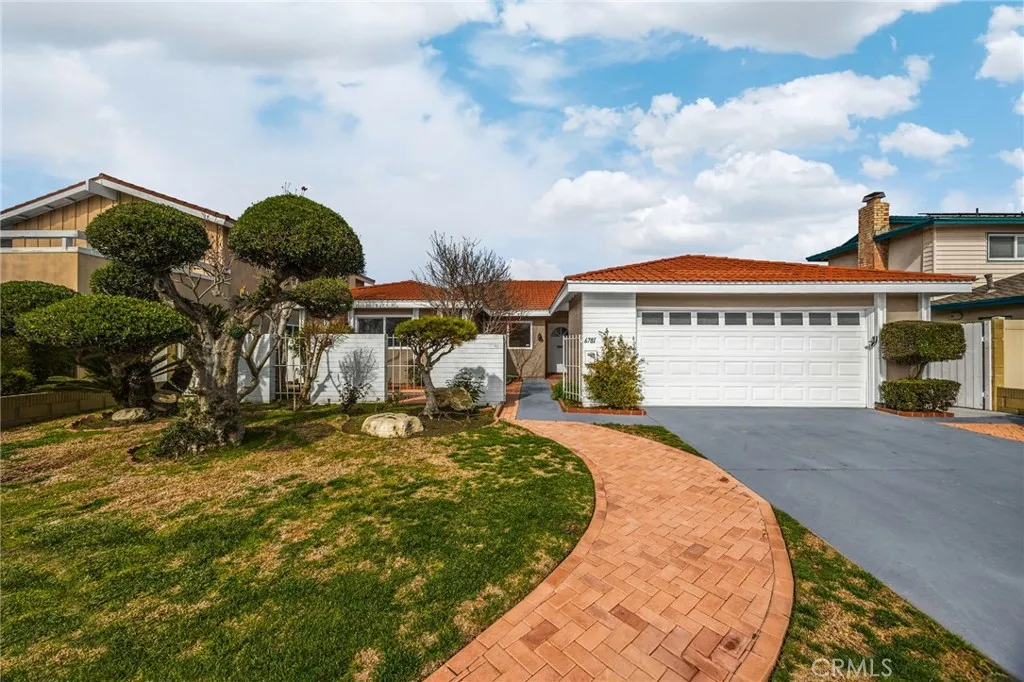 6781 Bridgewater, Huntington Beach, California 92647 home-pic-2