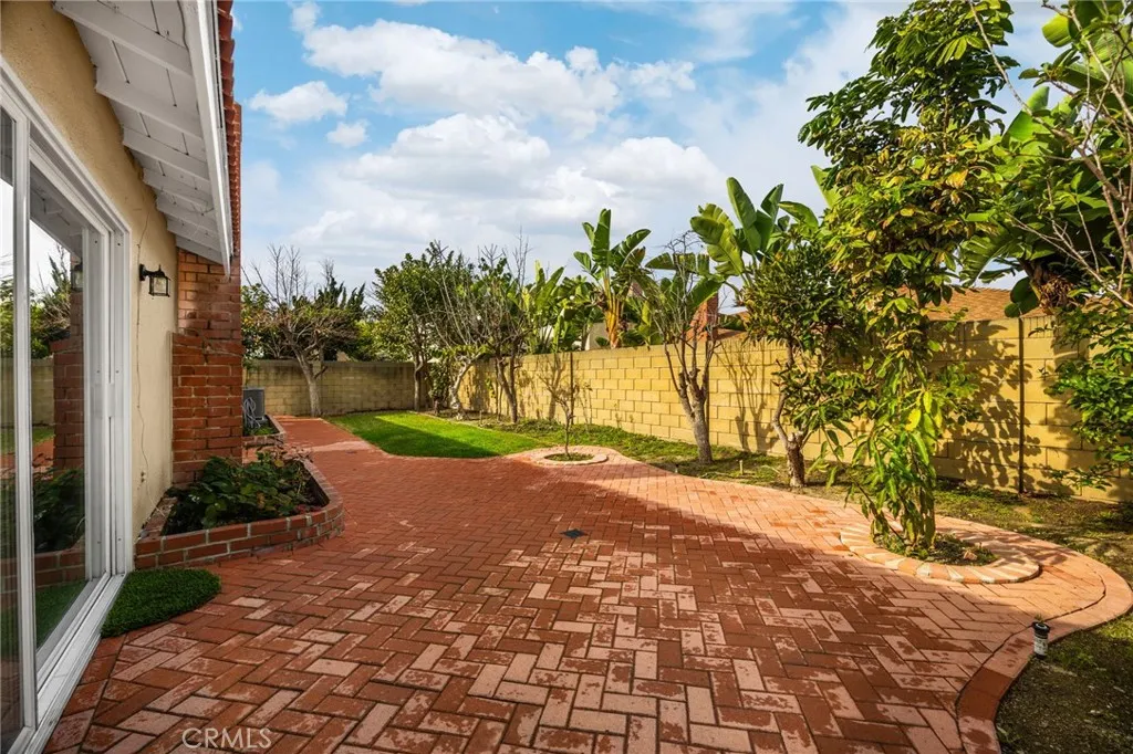 6781 Bridgewater, Huntington Beach, California 92647 home-pic-38
