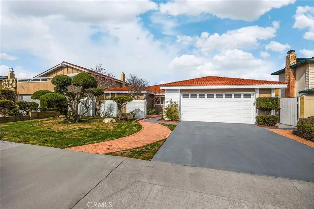 6781 Bridgewater, Huntington Beach, California 92647 home-pic-36