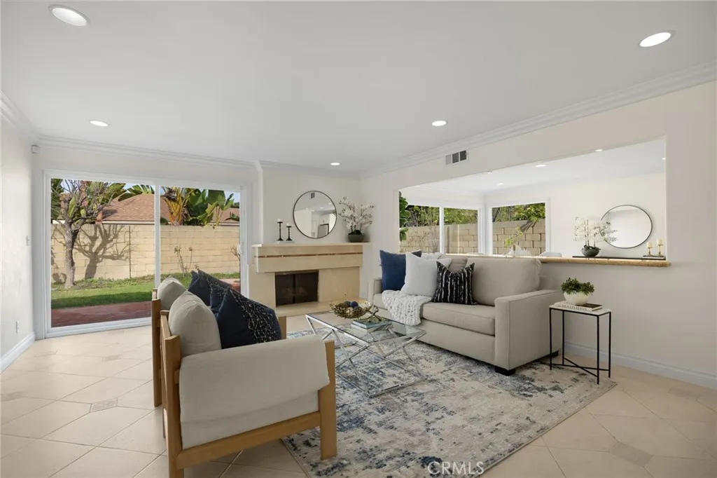 6781 Bridgewater, Huntington Beach, California 92647 home-pic-1