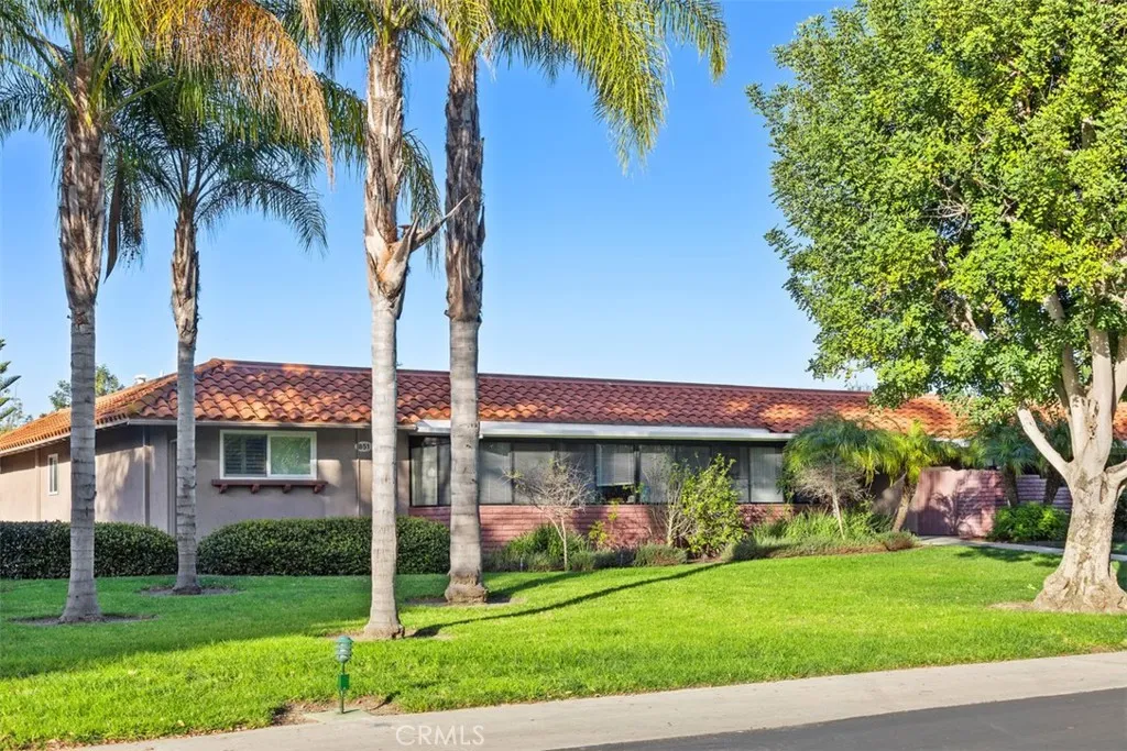 851 Ronda Mendoza B, Laguna Woods, California 92637 home-pic-1