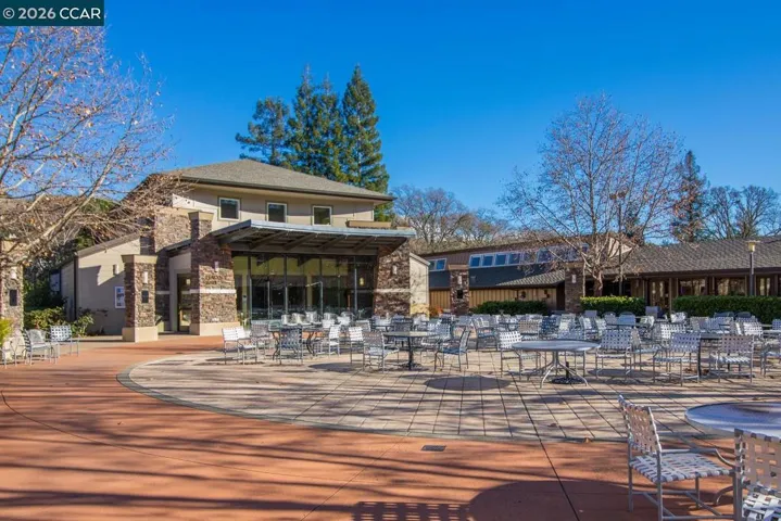 Courtyard at Gateway Clubhouse