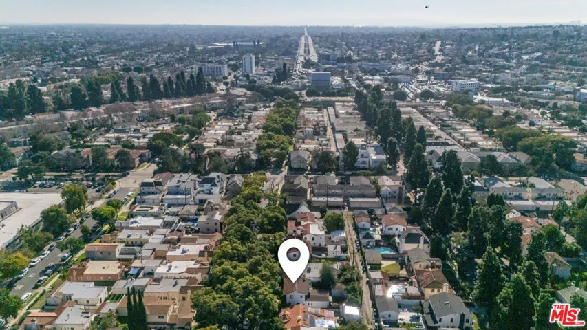 House to LA