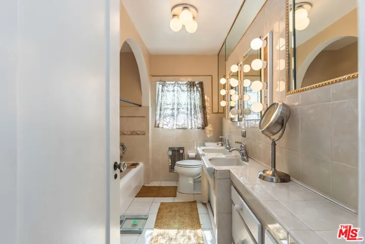 Main bath upstairs