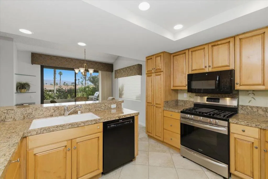 38658 Dahlia Way, Palm Desert, California 92211 home-pic-21