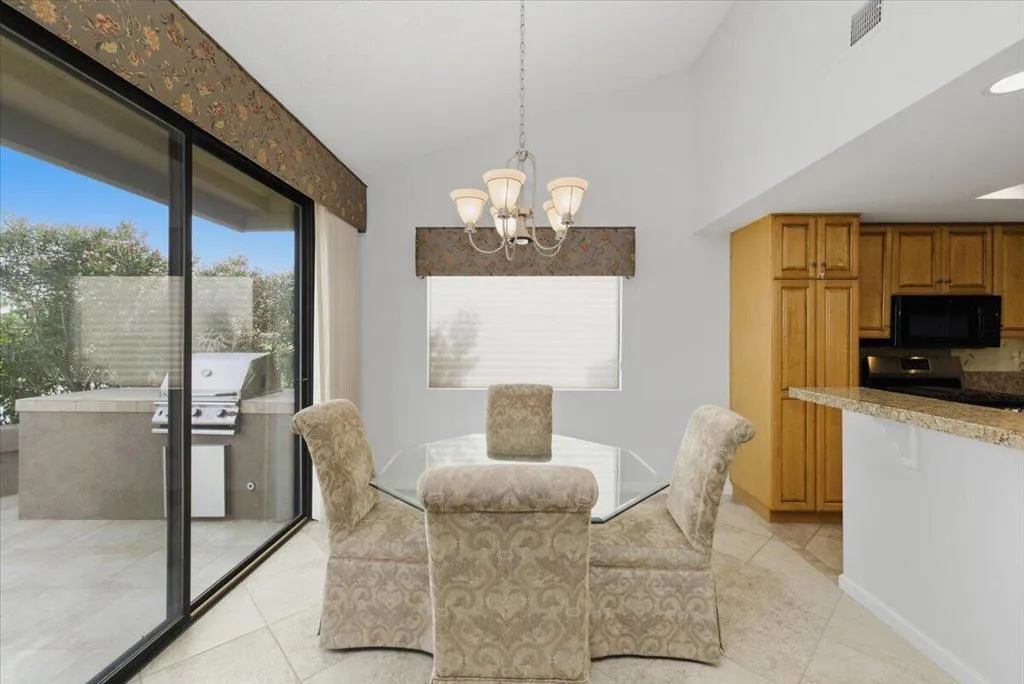 38658 Dahlia Way, Palm Desert, California 92211 home-pic-17