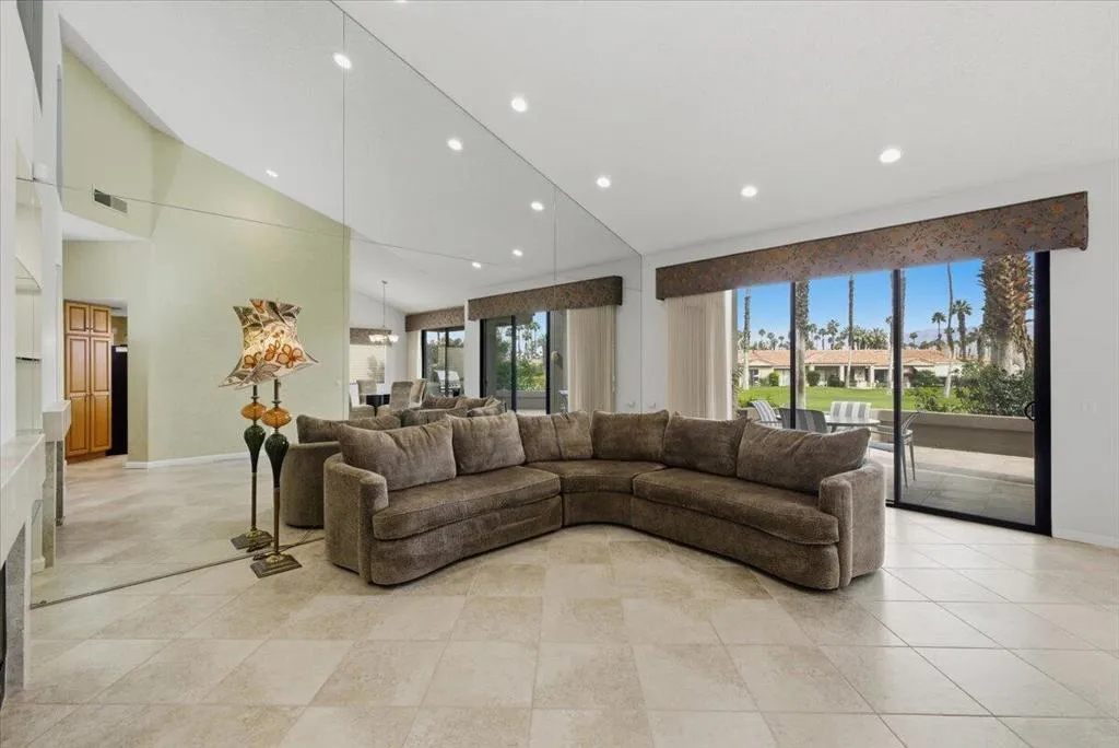 38658 Dahlia Way, Palm Desert, California 92211 home-pic-11