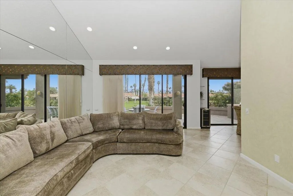 38658 Dahlia Way, Palm Desert, California 92211 home-pic-12