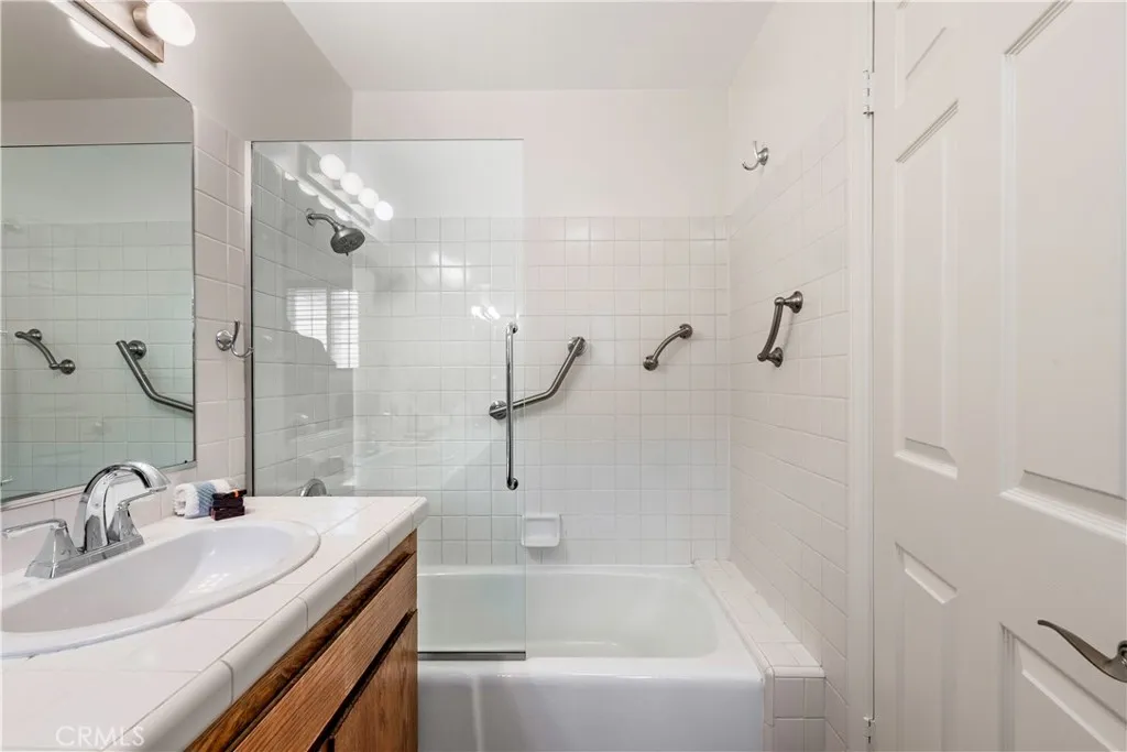 4425 E 5th A, Long Beach, California 90814 home-pic-27