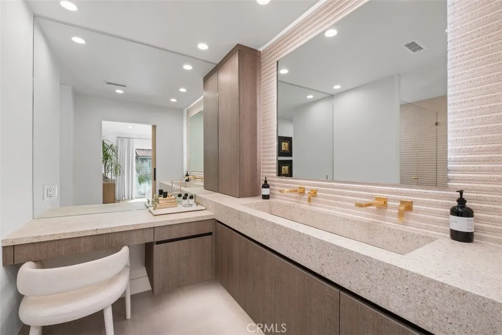 358 Vista Madera, Newport Beach, California 92660 home-pic-17