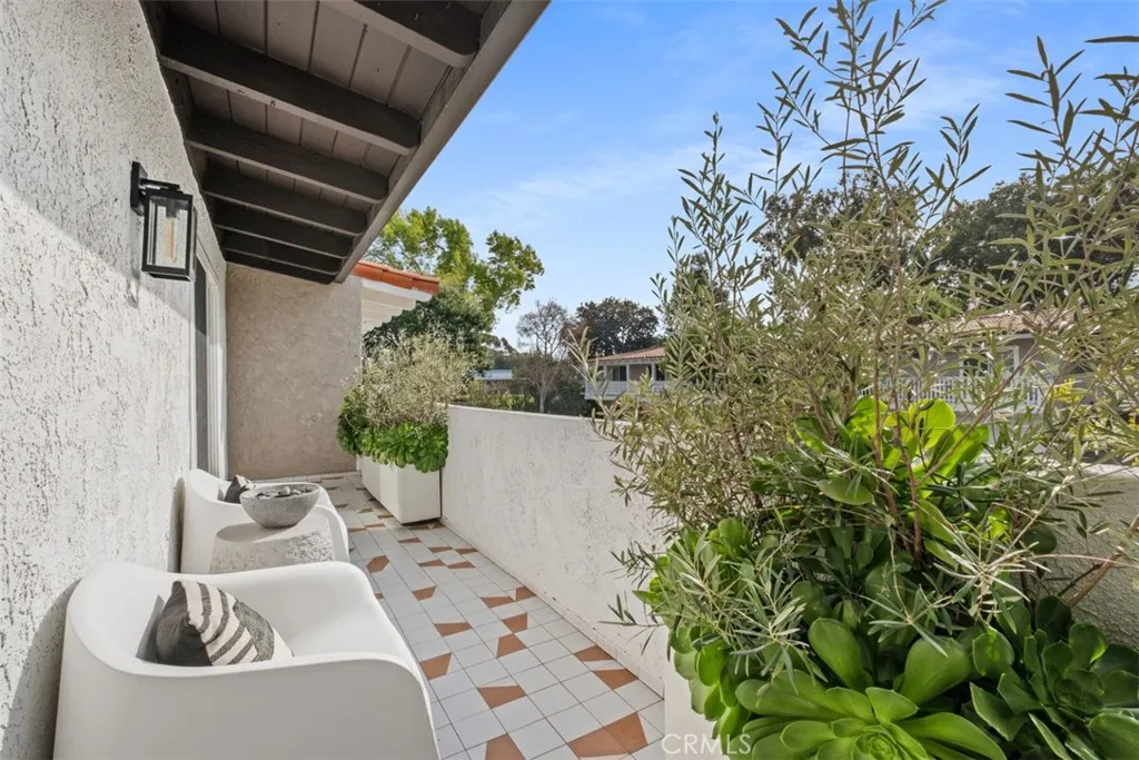 358 Vista Madera, Newport Beach, California 92660 home-pic-16