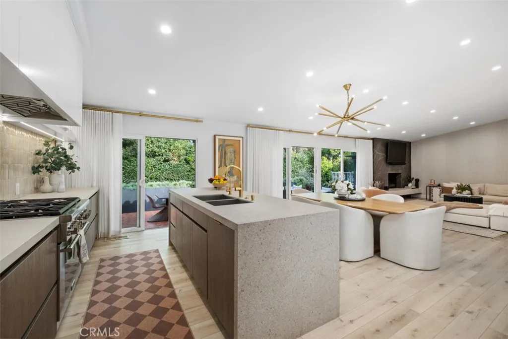 358 Vista Madera, Newport Beach, California 92660 home-pic-1