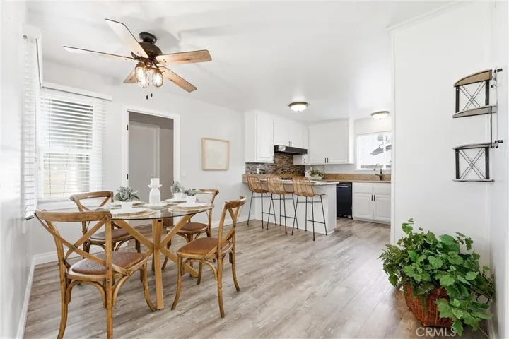 Beautiful Kitchen features a convenient Breakfast Bar - Great for Leisure meals
