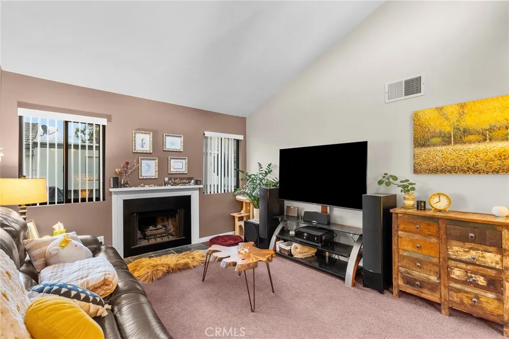 6490 Twin Circle, Simi Valley, California 93063 home-pic-15