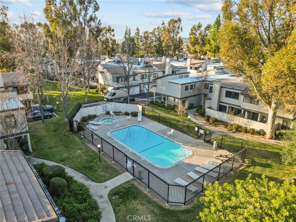 6490 Twin Circle, Simi Valley, California 93063 home-pic-2