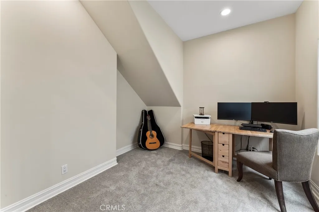2355 N Beverly Glen Boulevard, Los Angeles, California 90077 home-pic-17