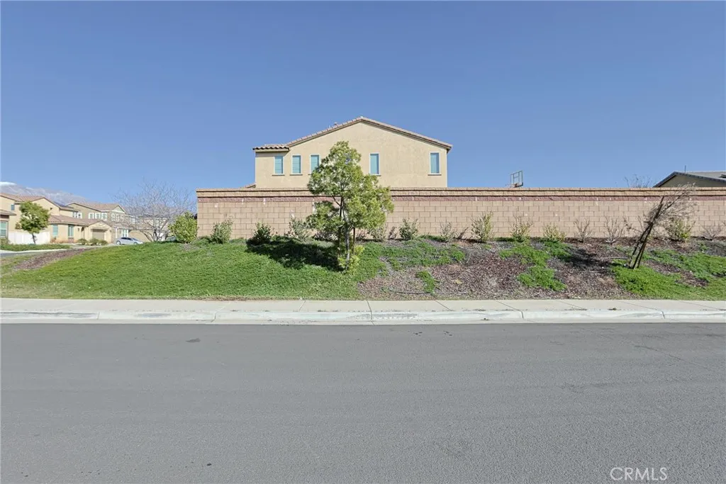 1461 Pluto Court, Beaumont, California 92223 home-pic-43
