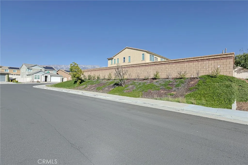 1461 Pluto Court, Beaumont, California 92223 home-pic-44