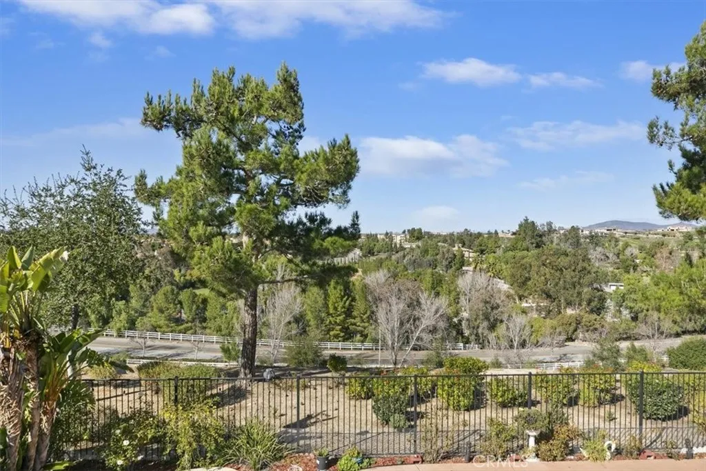 32856 Northshire Circle, Temecula, California 92592 home-pic-2