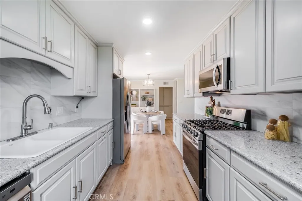 229 Monte Vista 12, San Clemente, California 92672 home-pic-10