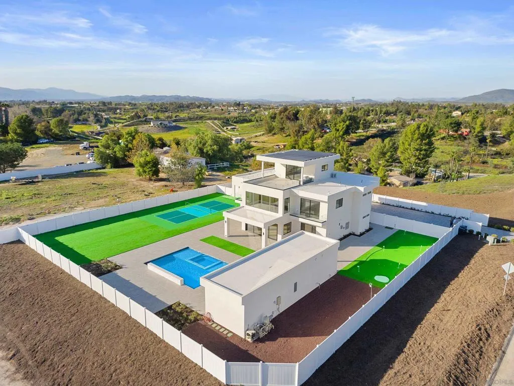 41955 Altanos Road, Temecula, California 92592 home-pic-11