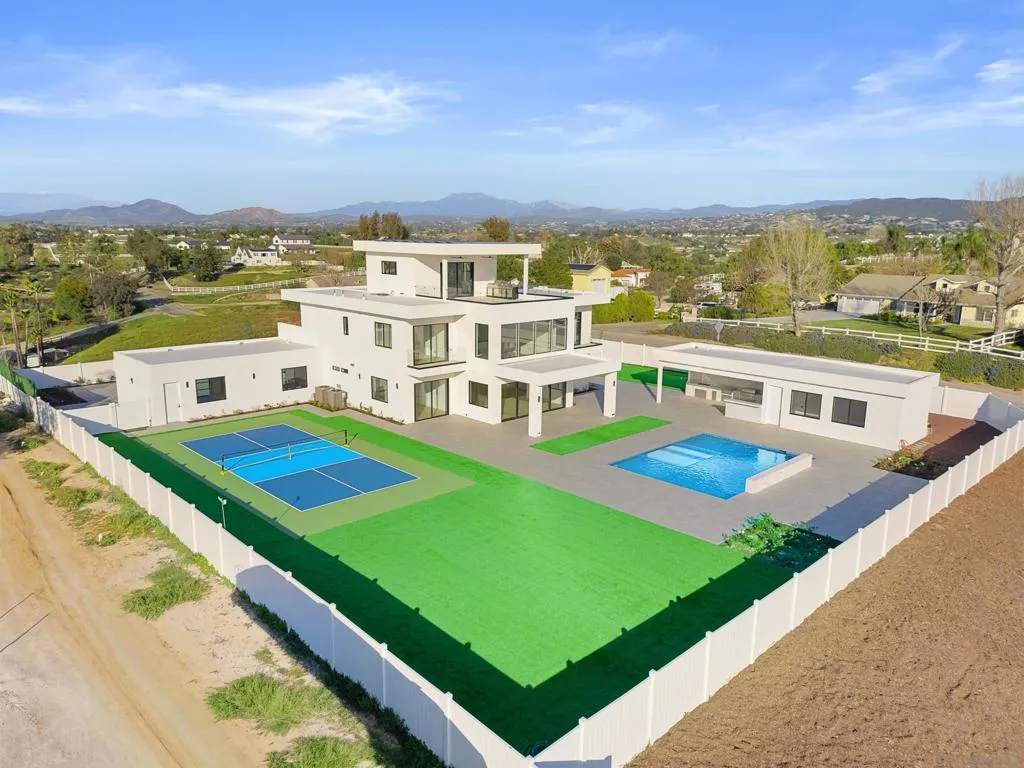 41955 Altanos Road, Temecula, California 92592 home-pic-4