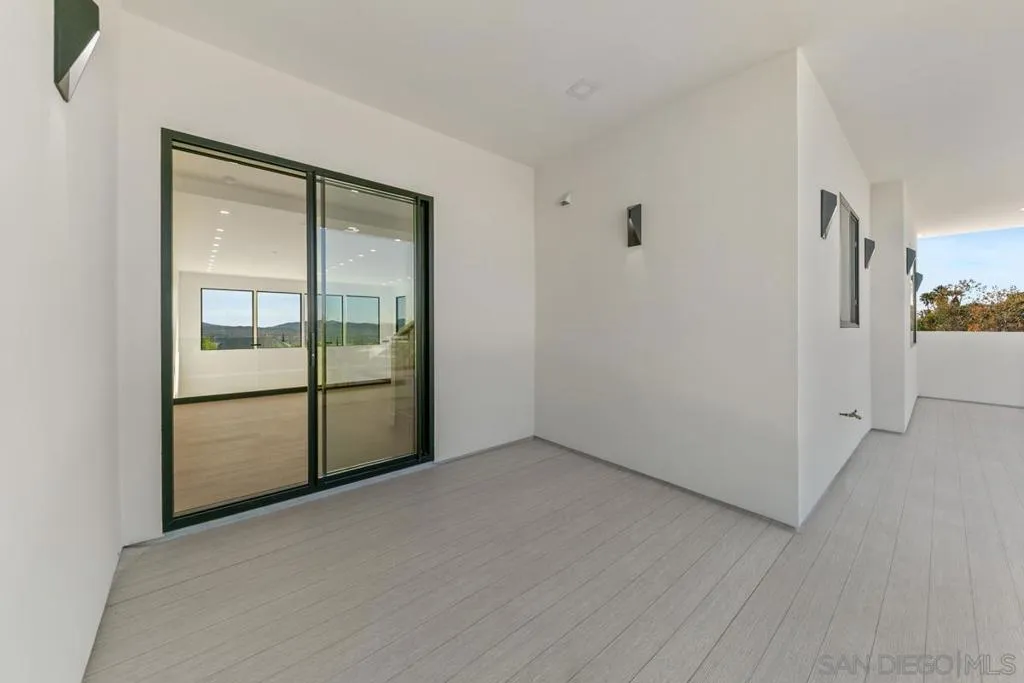 41955 Altanos Road, Temecula, California 92592 home-pic-21