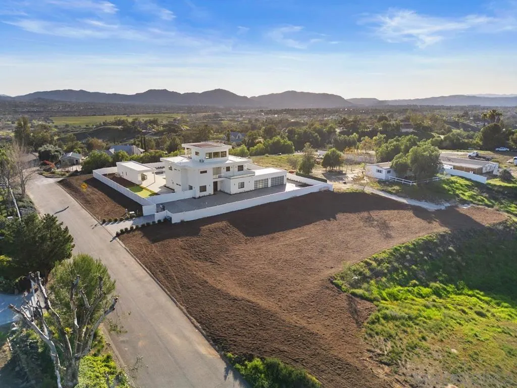 41955 Altanos Road, Temecula, California 92592 home-pic-10