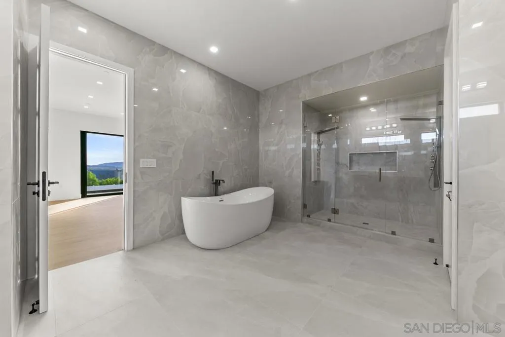 41955 Altanos Road, Temecula, California 92592 home-pic-41