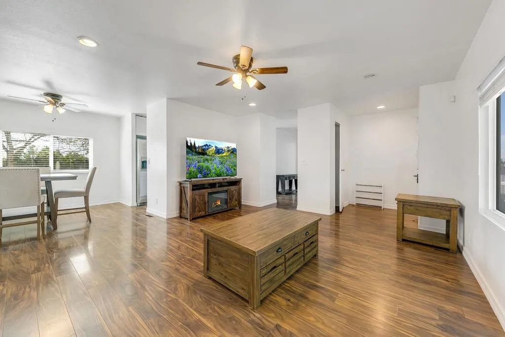 41955 Altanos Road, Temecula, California 92592 home-pic-62