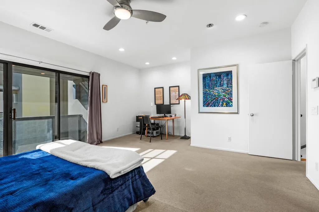 677 E Arenas Road, Palm Springs, California 92262 home-pic-31
