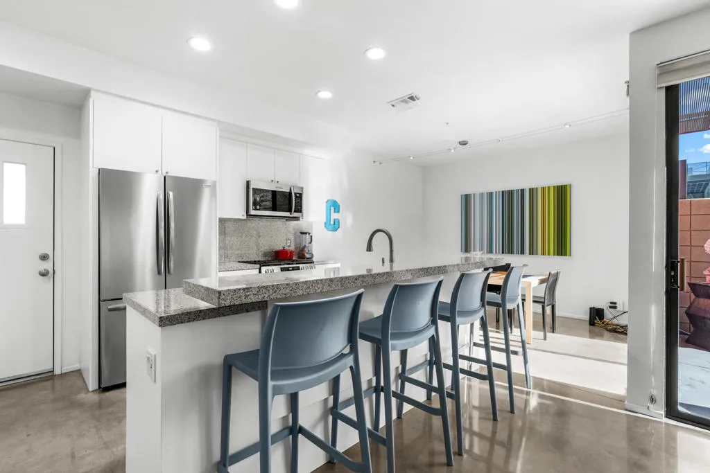 677 E Arenas Road, Palm Springs, California 92262 home-pic-13