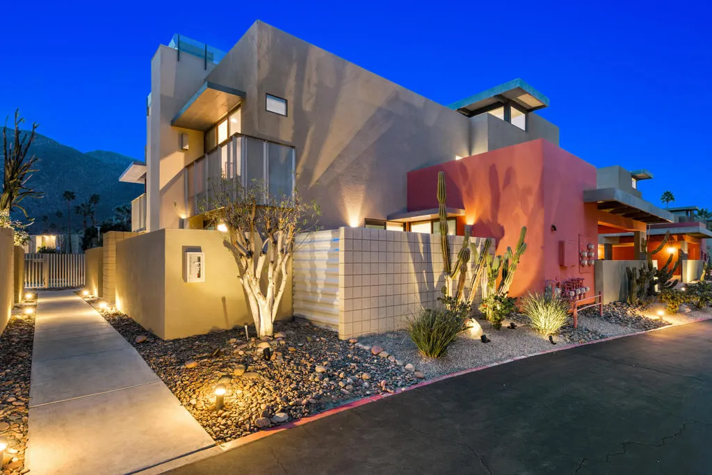 677 E Arenas Road, Palm Springs, California 92262 home-pic-1