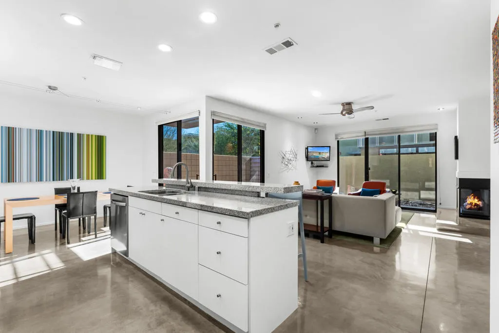 677 E Arenas Road, Palm Springs, California 92262 home-pic-14