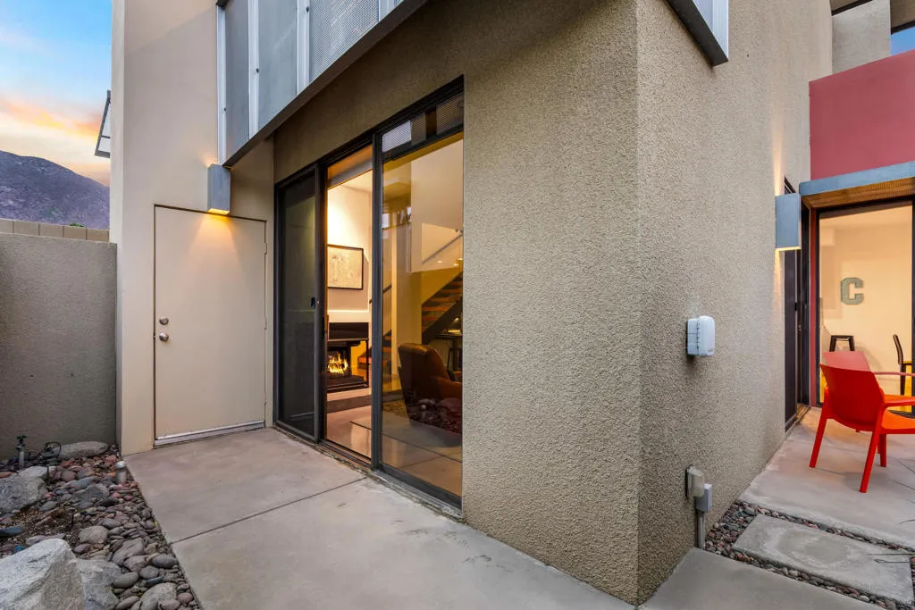 677 E Arenas Road, Palm Springs, California 92262 home-pic-34