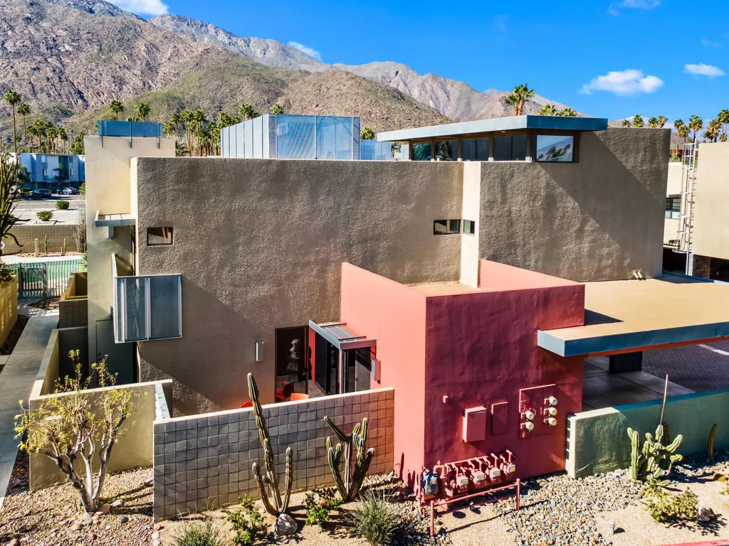677 E Arenas Road, Palm Springs, California 92262 home-pic-42