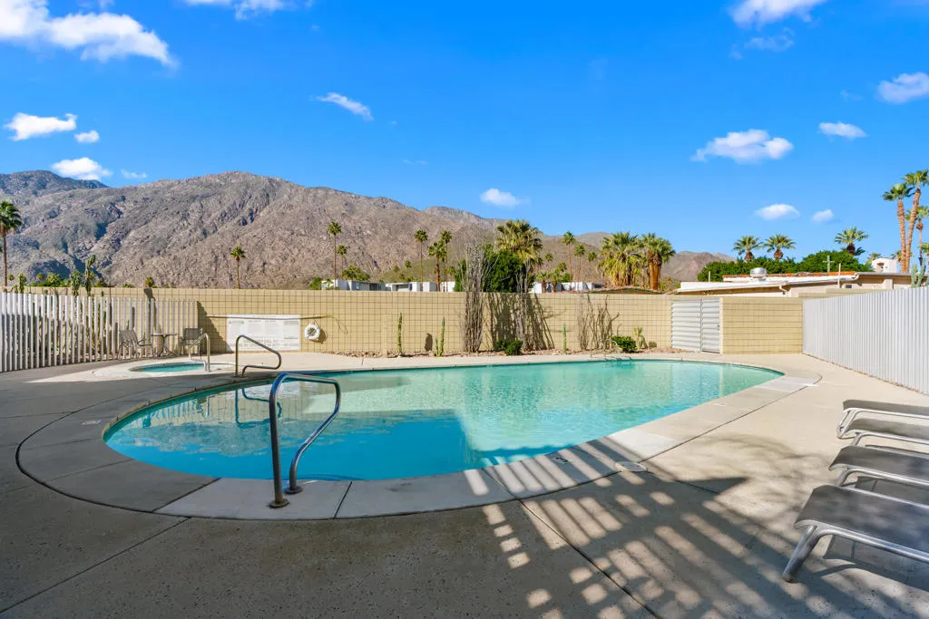 677 E Arenas Road, Palm Springs, California 92262 home-pic-44