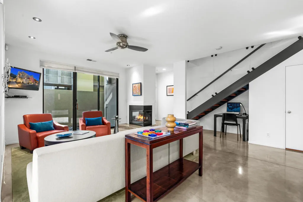 677 E Arenas Road, Palm Springs, California 92262 home-pic-9
