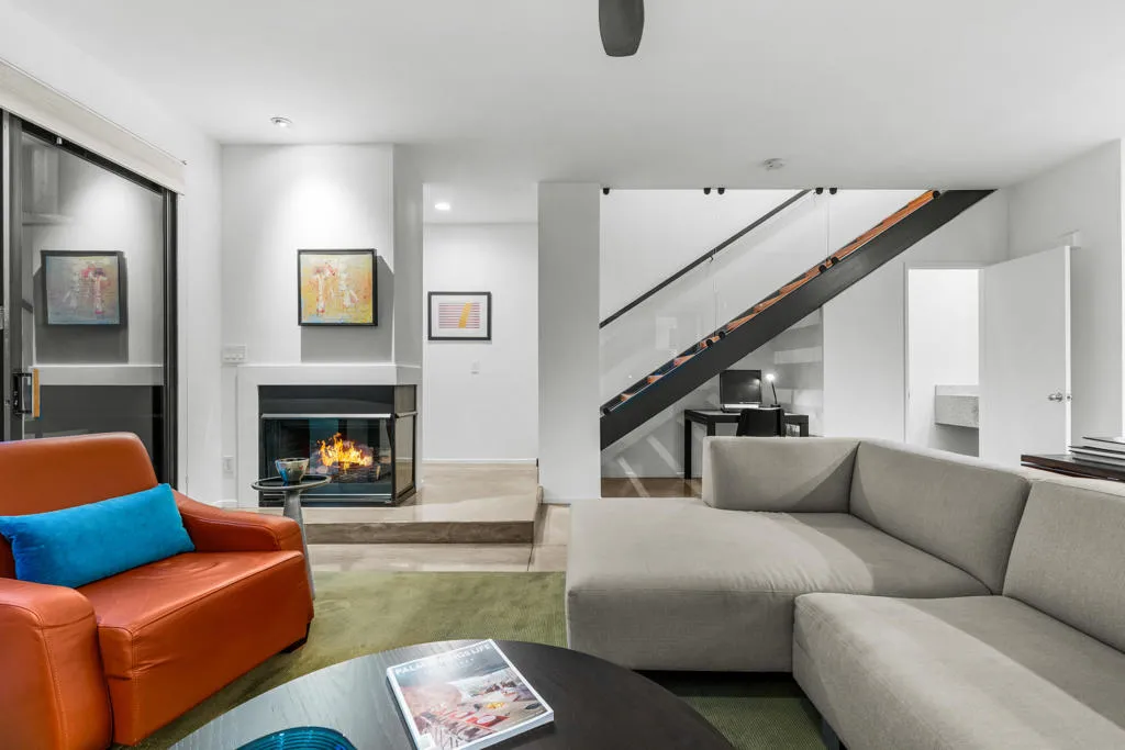 677 E Arenas Road, Palm Springs, California 92262 home-pic-12